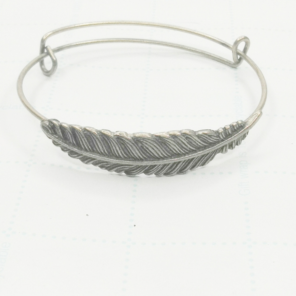 5/$25 Brass Boho Expandable Feather Bangle